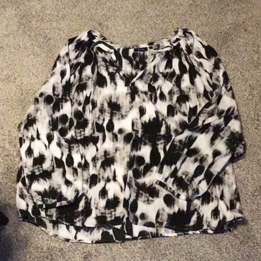 Apt. 9 Stylish Black and White Vneck Women's Top